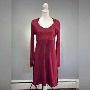Burgundy Mountain Hardwear Hiking Dress Size M
